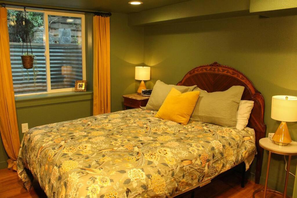 Heart Of Woodstock, 10 Min Walk To Reed, With Private Garage! Appartamento Portland Esterno foto