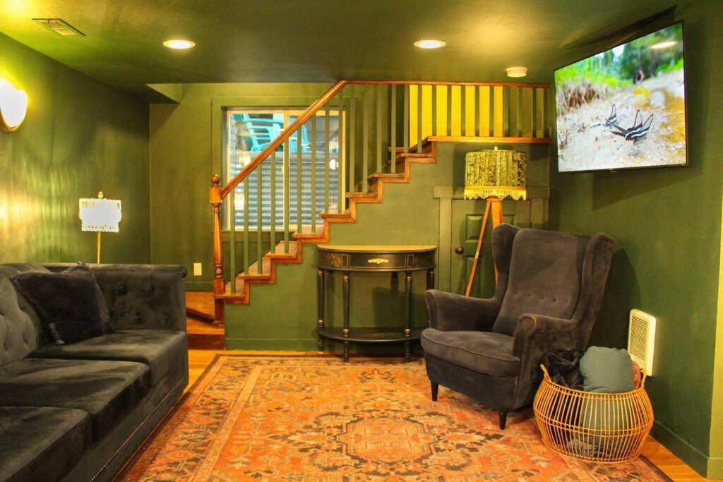Heart Of Woodstock, 10 Min Walk To Reed, With Private Garage! Appartamento Portland Esterno foto