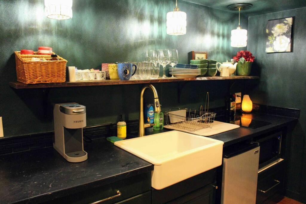 Heart Of Woodstock, 10 Min Walk To Reed, With Private Garage! Appartamento Portland Esterno foto
