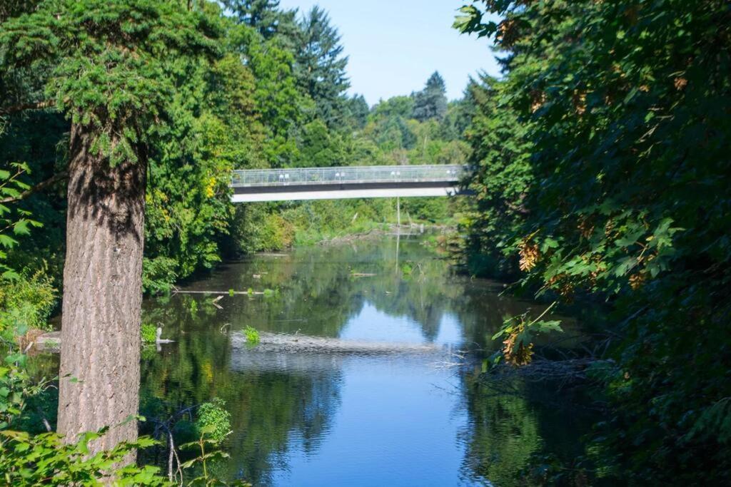 Heart Of Woodstock, 10 Min Walk To Reed, With Private Garage! Appartamento Portland Esterno foto