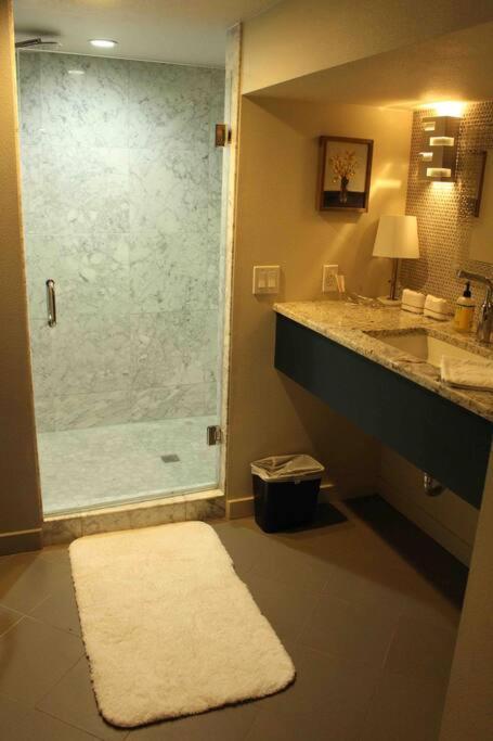 Heart Of Woodstock, 10 Min Walk To Reed, With Private Garage! Appartamento Portland Esterno foto